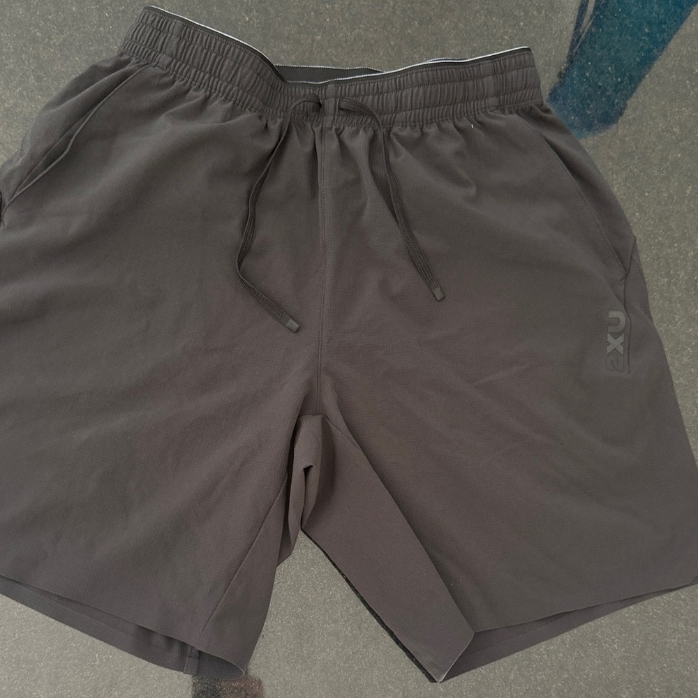 2XU Men's Charcoal Athletic Shorts